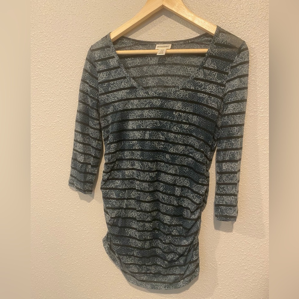 Motherhood Maternity lightweight top